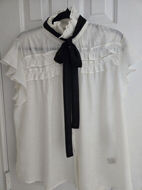 💫NWOT Sweet Wanderer Cream Ruffle Blouse with Black Tie Sz XL